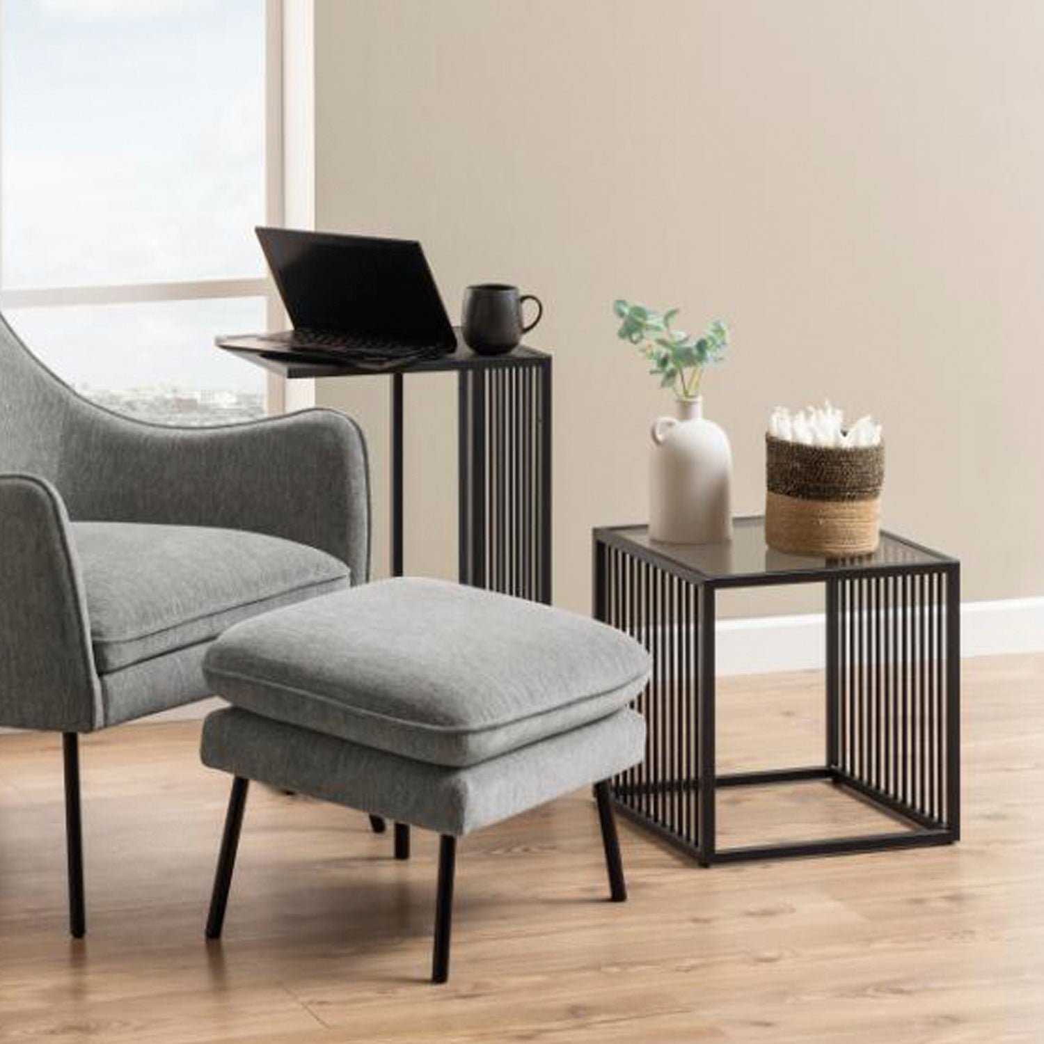 Mesa Lateral Liverpool 40 cm Negra
